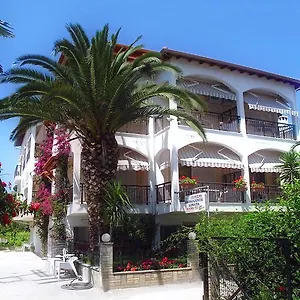 Stella , Neos Marmaras Grecia