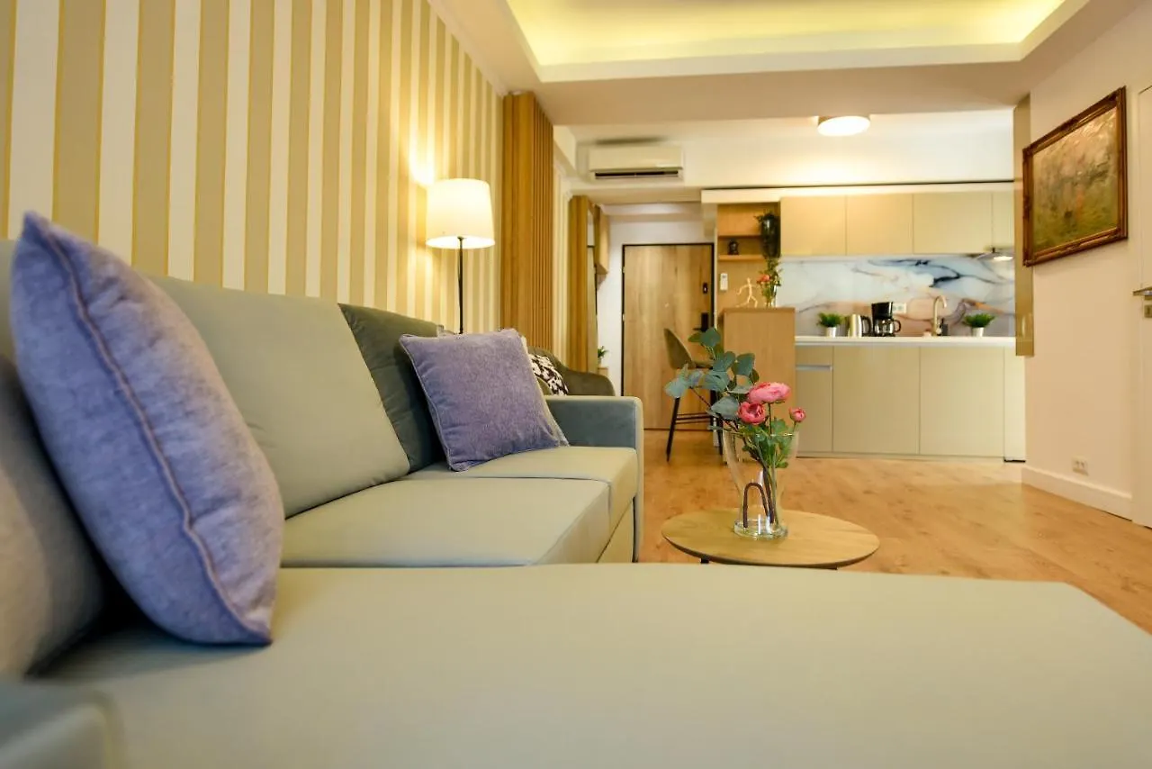 Home Away From Home - Modern & Cozy Apartments Near Vibrant Unirii Area Bukareszt
