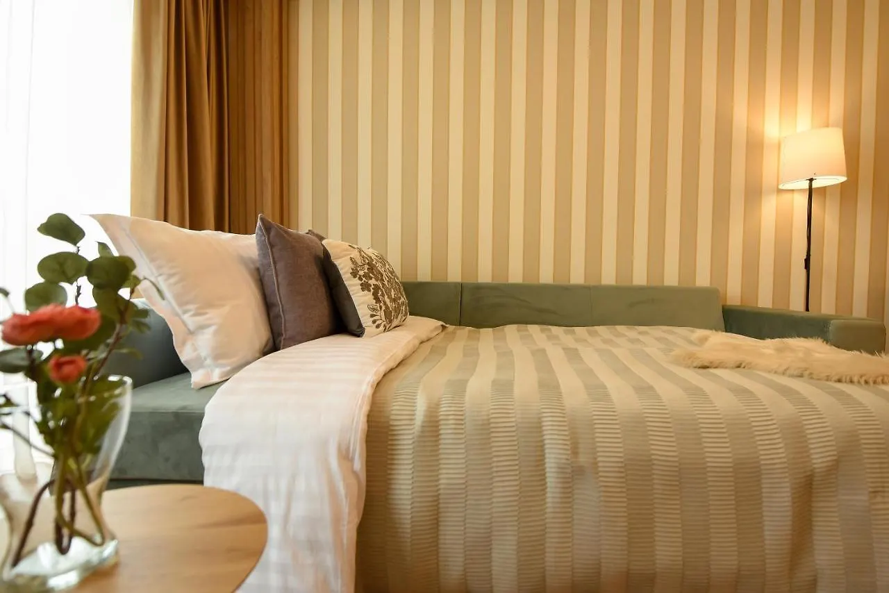 Home Away From Home - Modern & Cozy Apartments Near Vibrant Unirii Area Bucarest