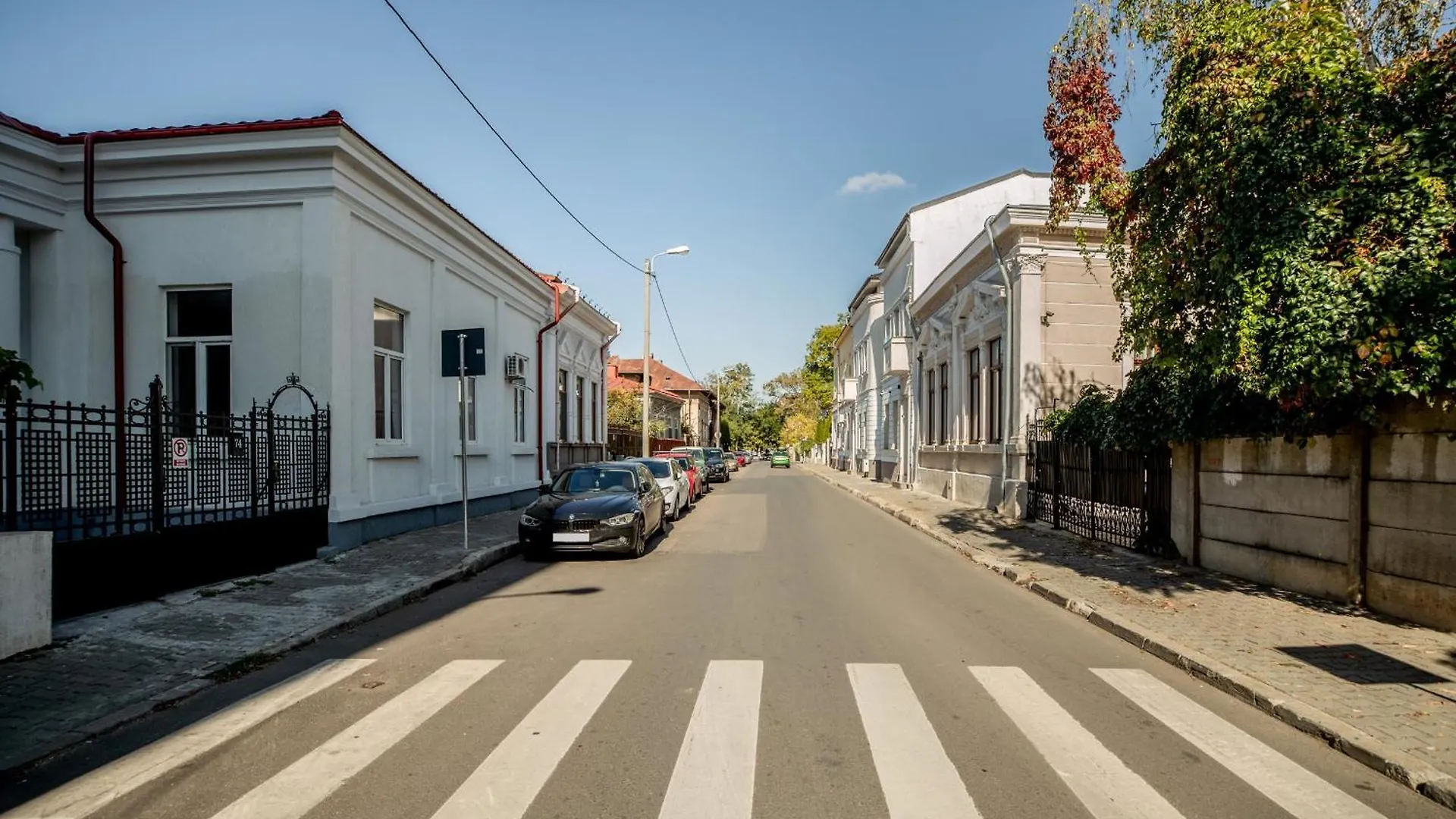 Home Away From Home - Modern & Cozy Apartments Near Vibrant Unirii Area Bucarest Romania