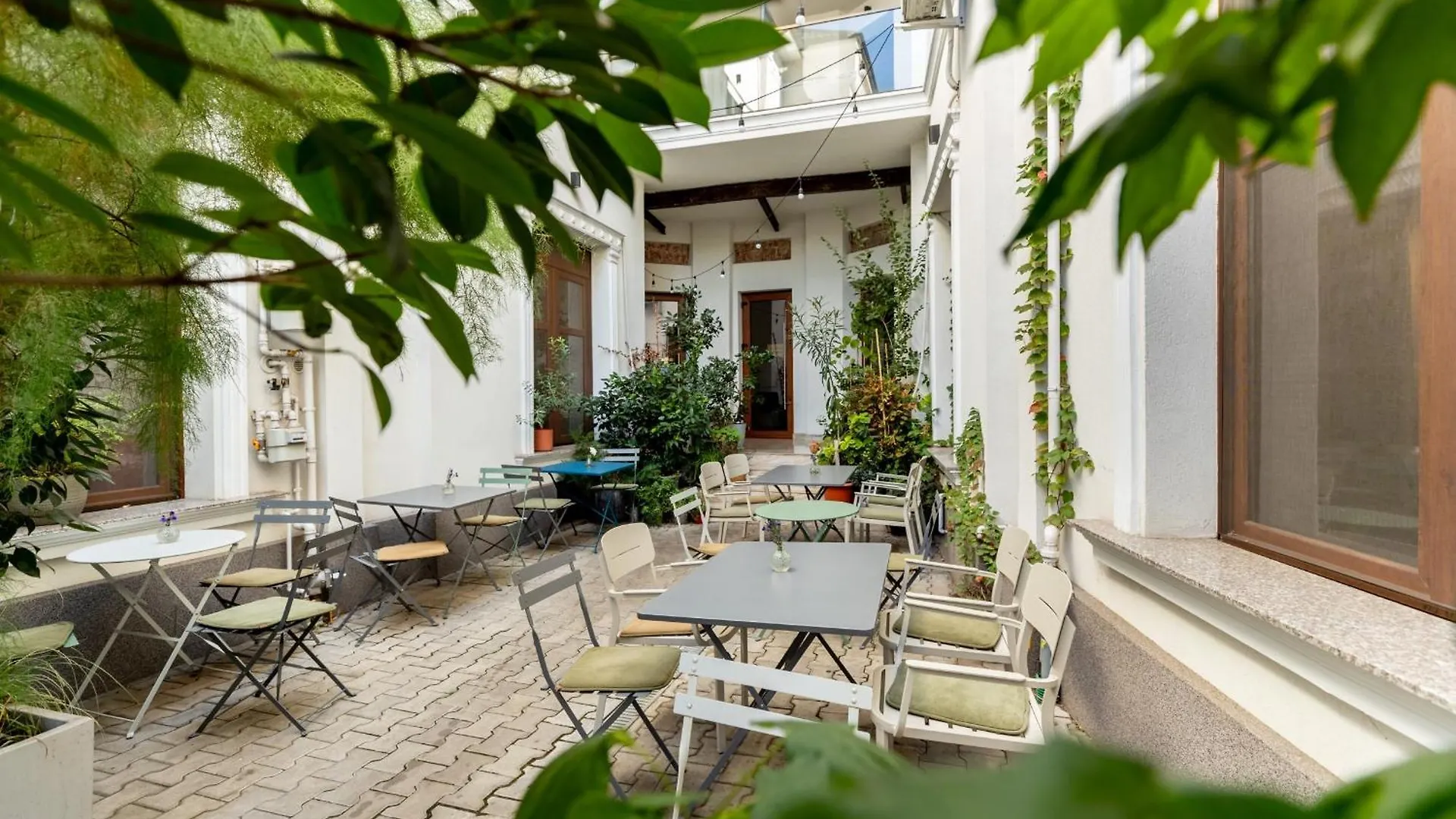 Home Away From Home - Modern & Cozy Apartments Near Vibrant Unirii Area Bucharest 0*,  Romania