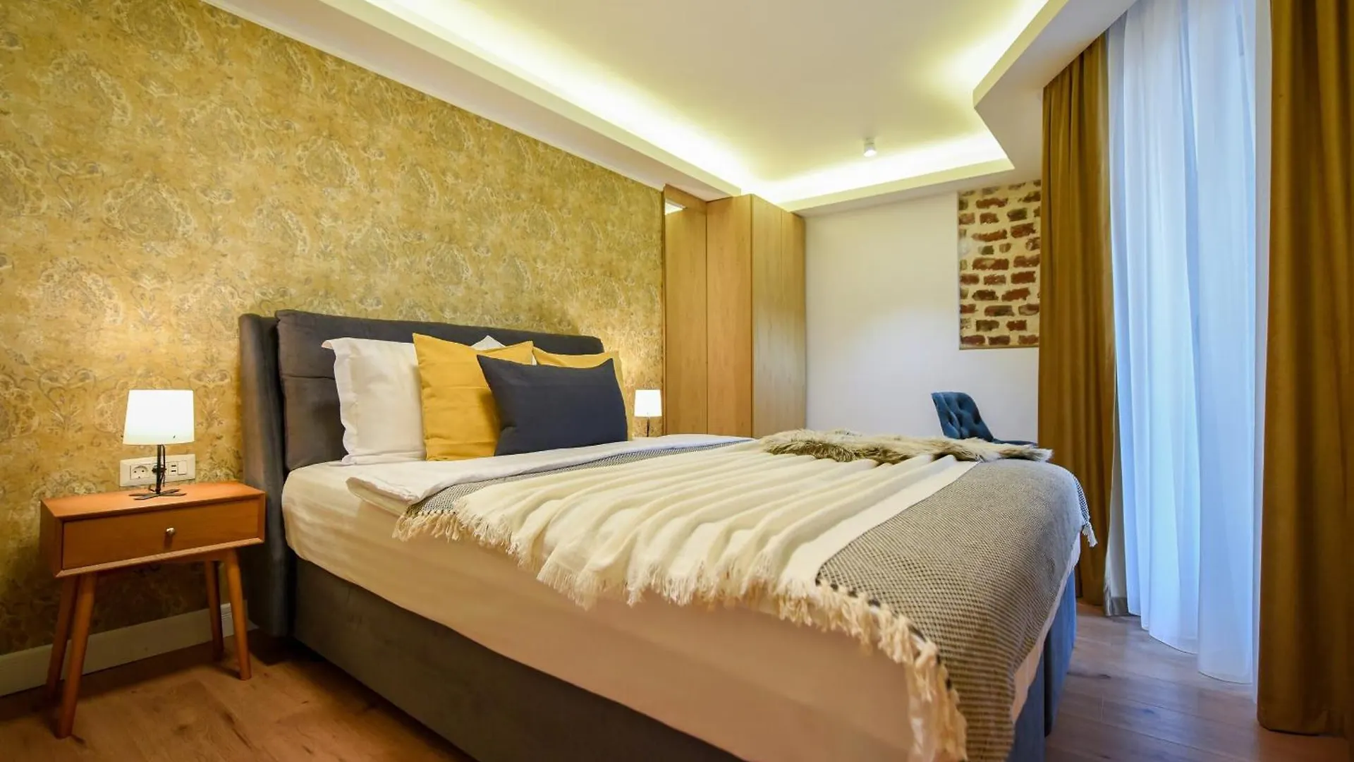 Home Away From Home - Modern & Cozy Apartments Near Vibrant Unirii Area Bucarest