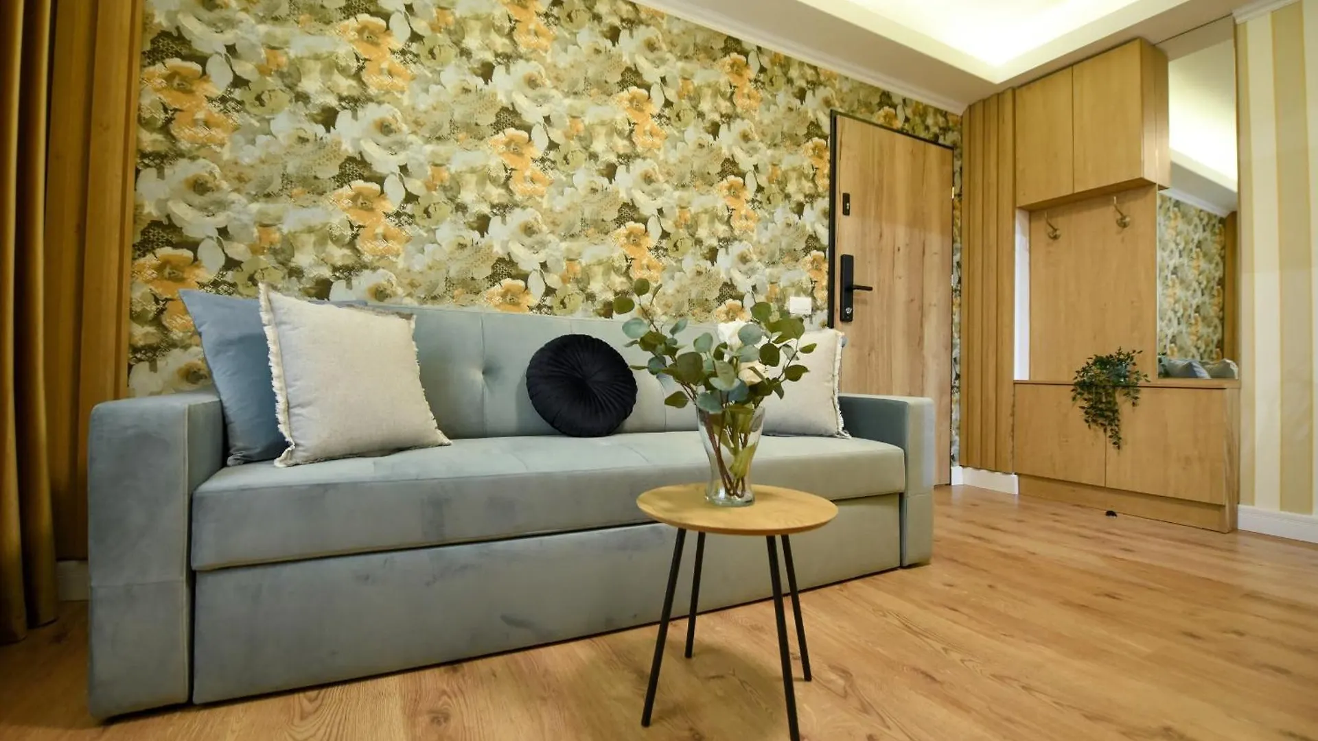 Home Away From Home - Modern & Cozy Apartments Near Vibrant Unirii Area Bucharest