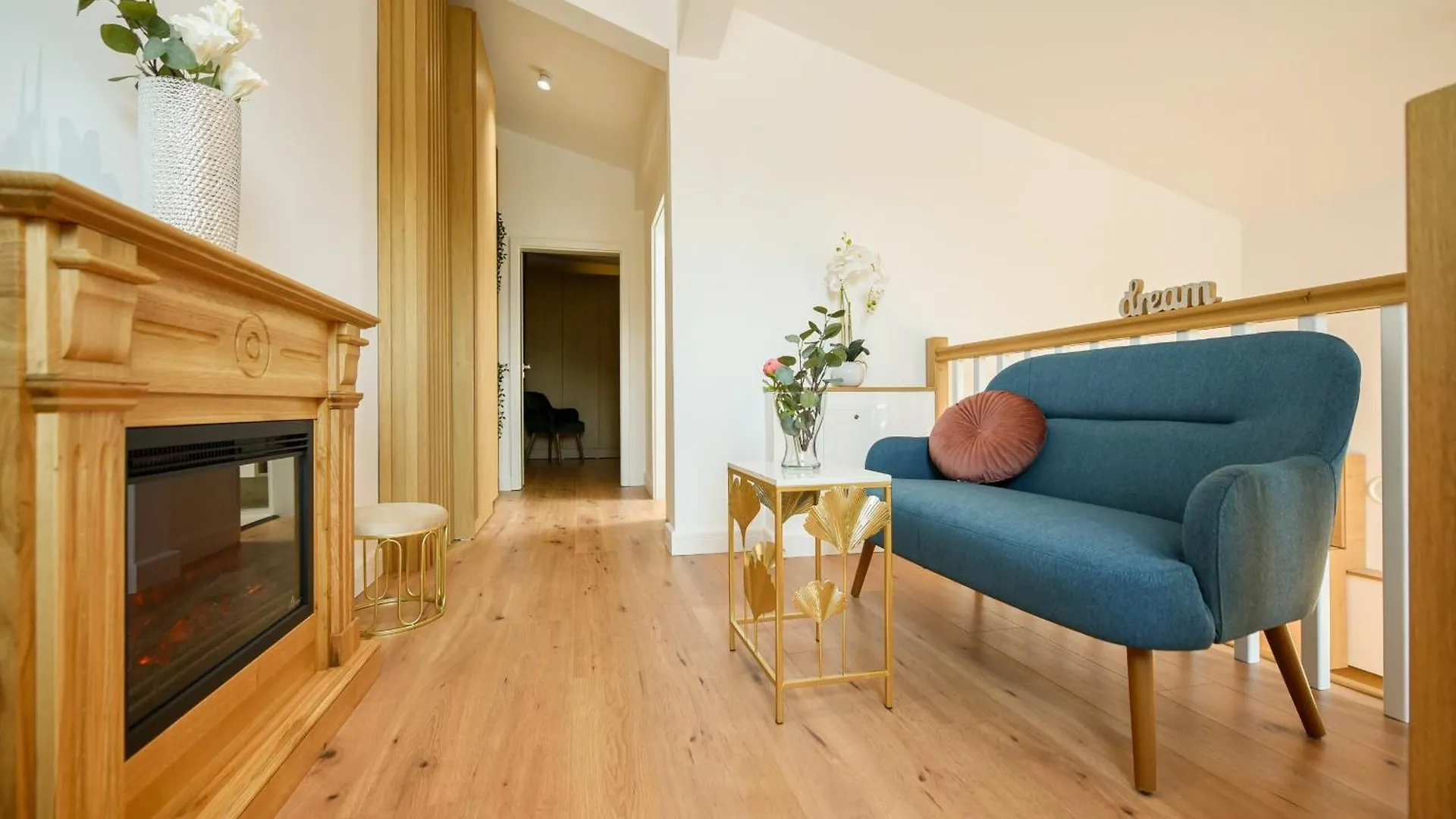 Home Away From Home - Modern & Cozy Apartments Near Vibrant Unirii Area Bucarest