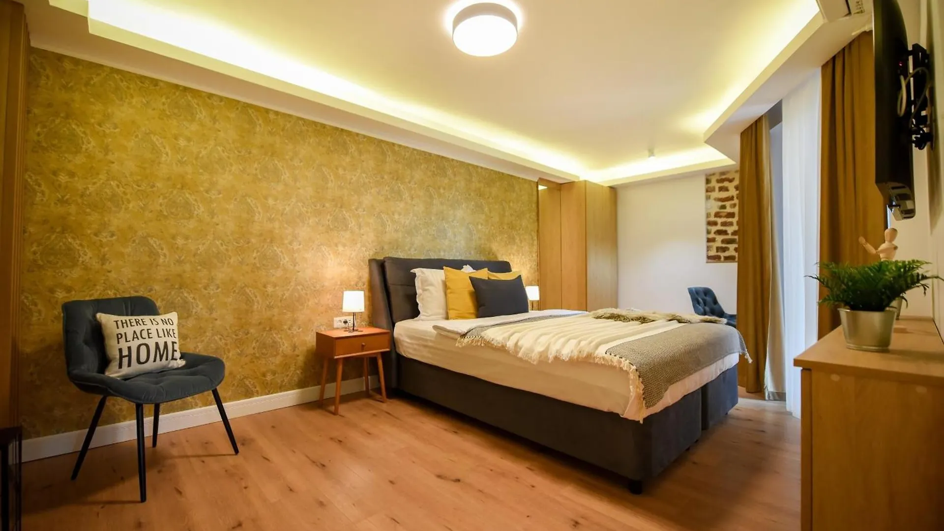 Home Away From Home - Modern & Cozy Apartments Near Vibrant Unirii Area Bucarest Romania