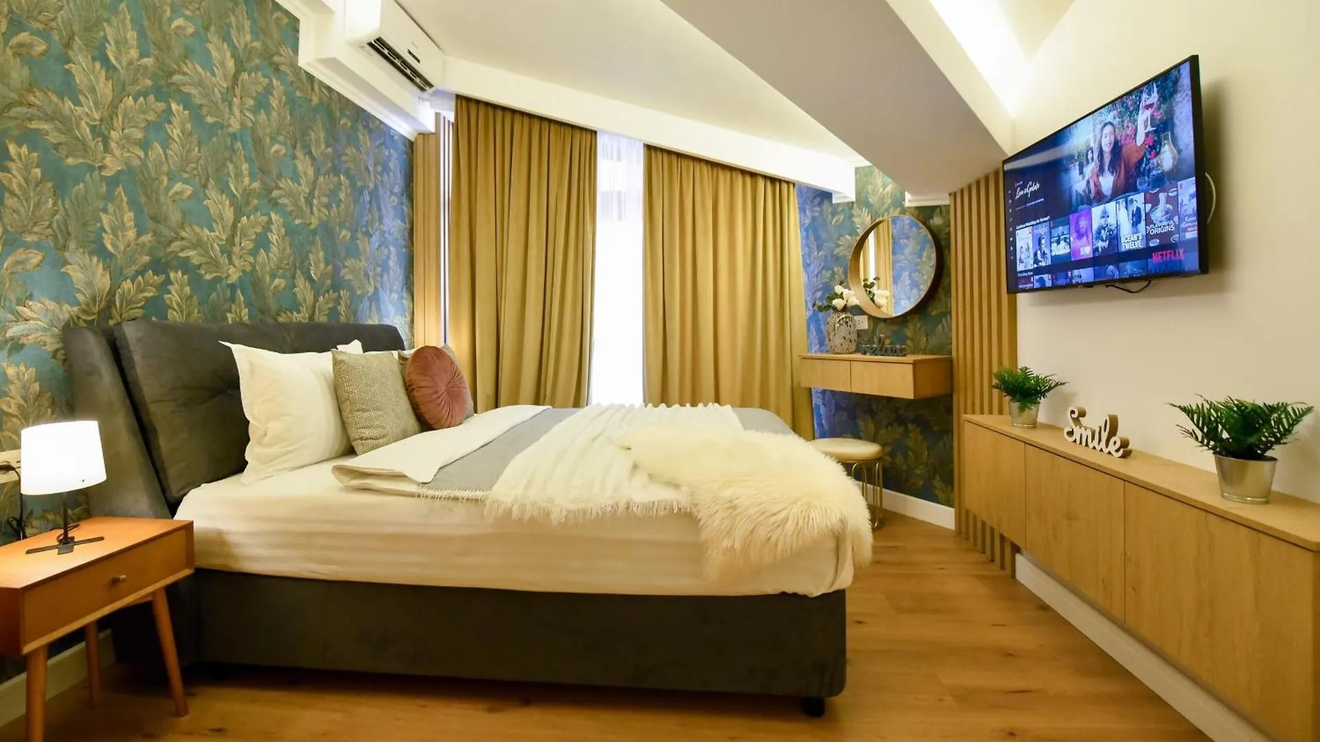 Home Away From Home - Modern & Cozy Apartments Near Vibrant Unirii Area Bucarest