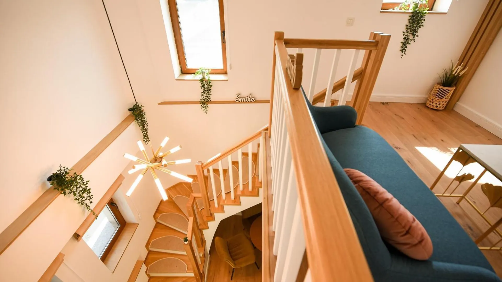 Home Away From Home - Modern & Cozy Apartments Near Vibrant Unirii Area Bucarest