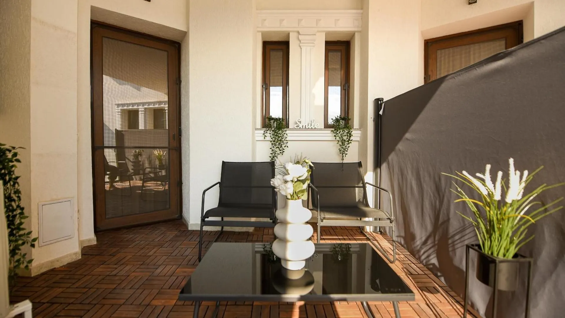 Home Away From Home - Modern & Cozy Apartments Near Vibrant Unirii Area Bucharest 0*,