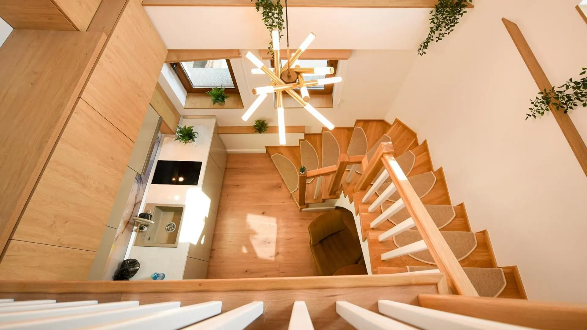 Home Away From Home - Modern & Cozy Apartments Near Vibrant Unirii Area Bucarest