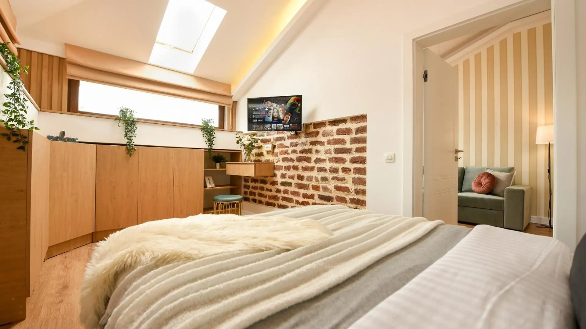 Home Away From Home - Modern & Cozy Apartments Near Vibrant Unirii Area Bucharest 0*,  Romania