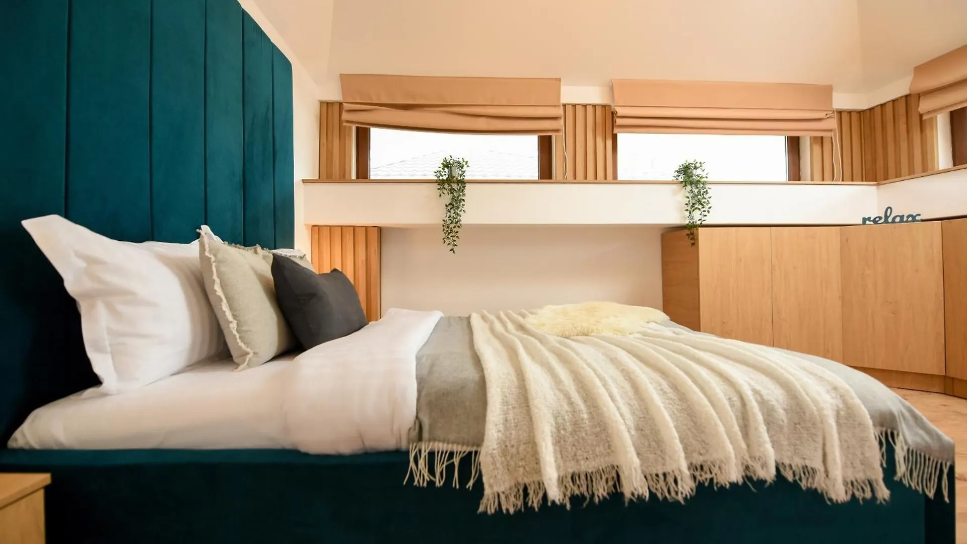 Home Away From Home - Modern & Cozy Apartments Near Vibrant Unirii Area Bucharest