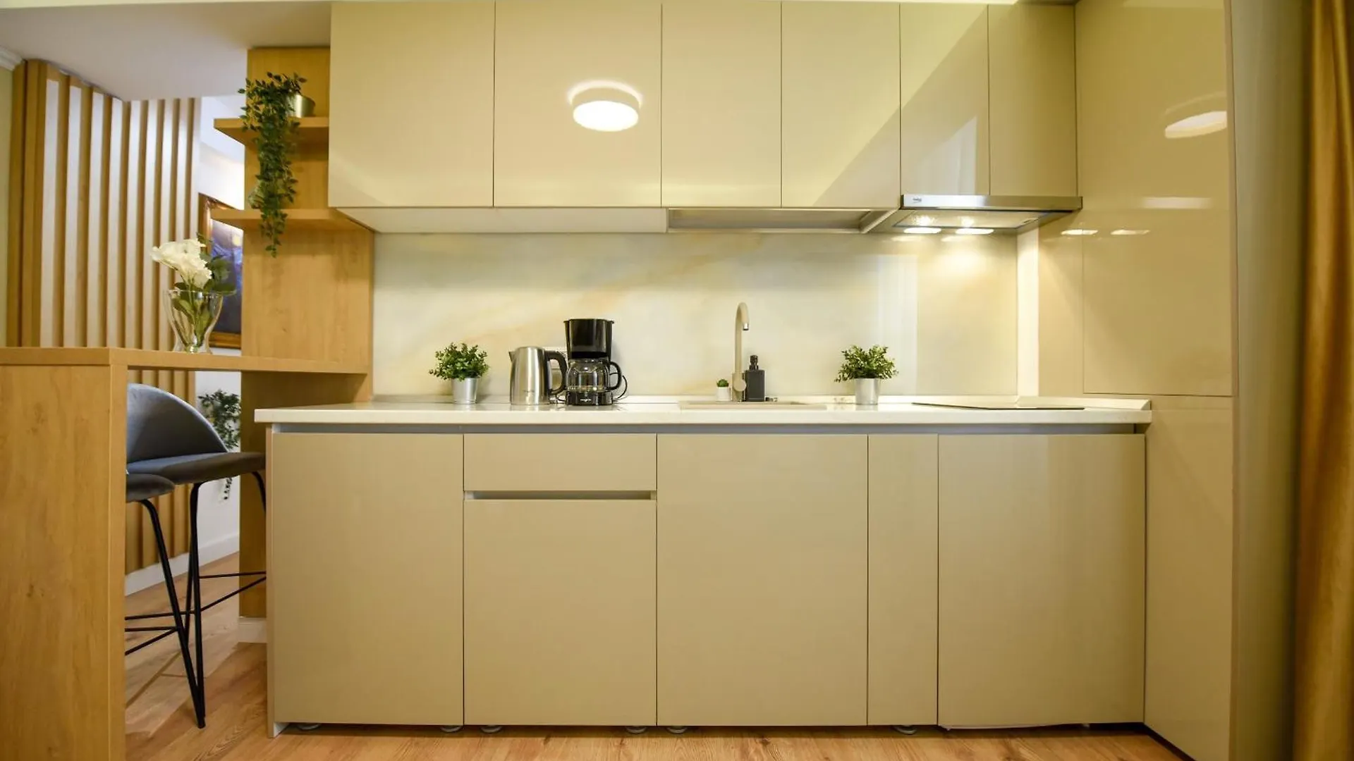Home Away From Home - Modern & Cozy Apartments Near Vibrant Unirii Area Bucharest 0*,  Romania