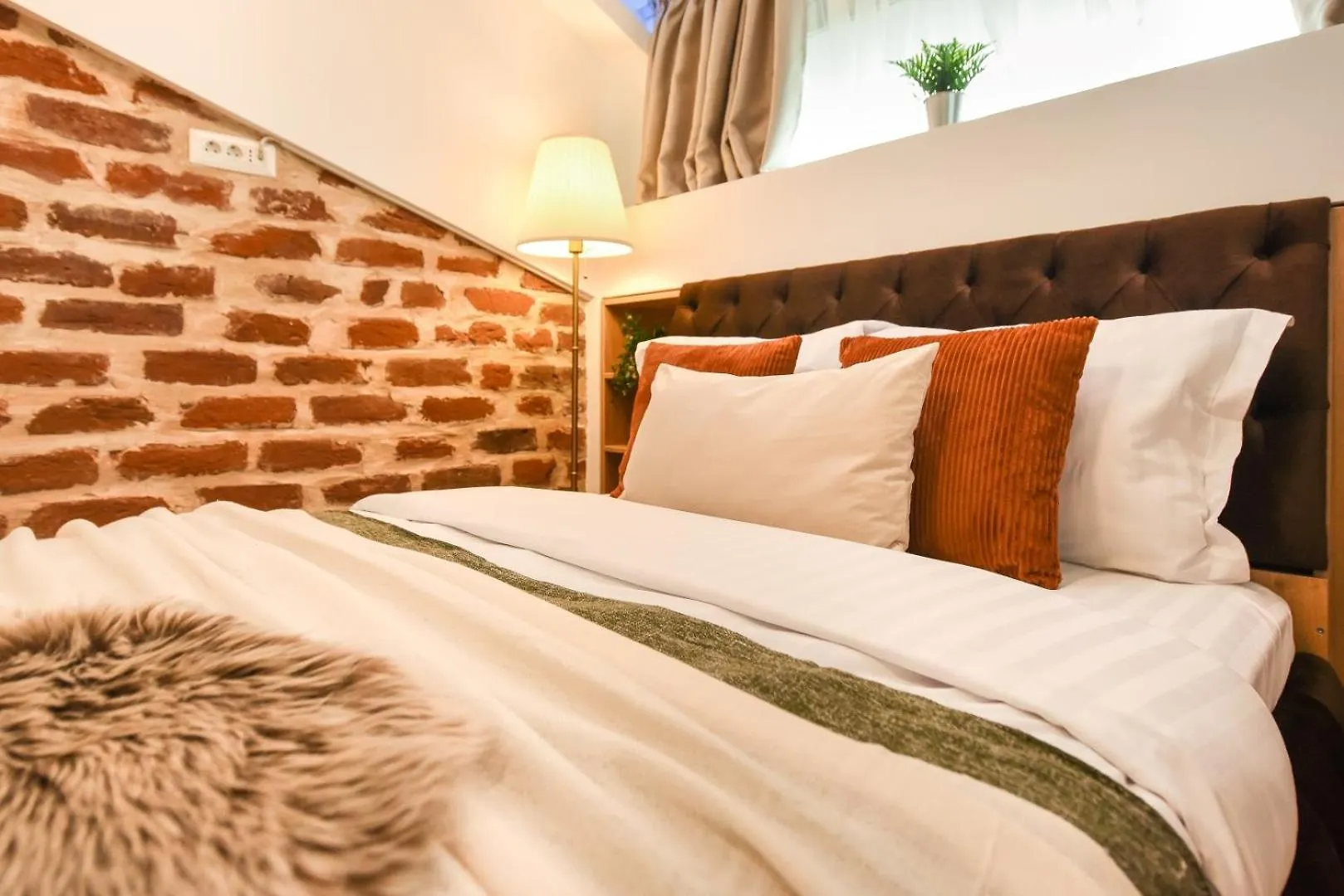 Home Away From Home - Modern & Cozy Apartments Near Vibrant Unirii Area Bukareszt Rumunia