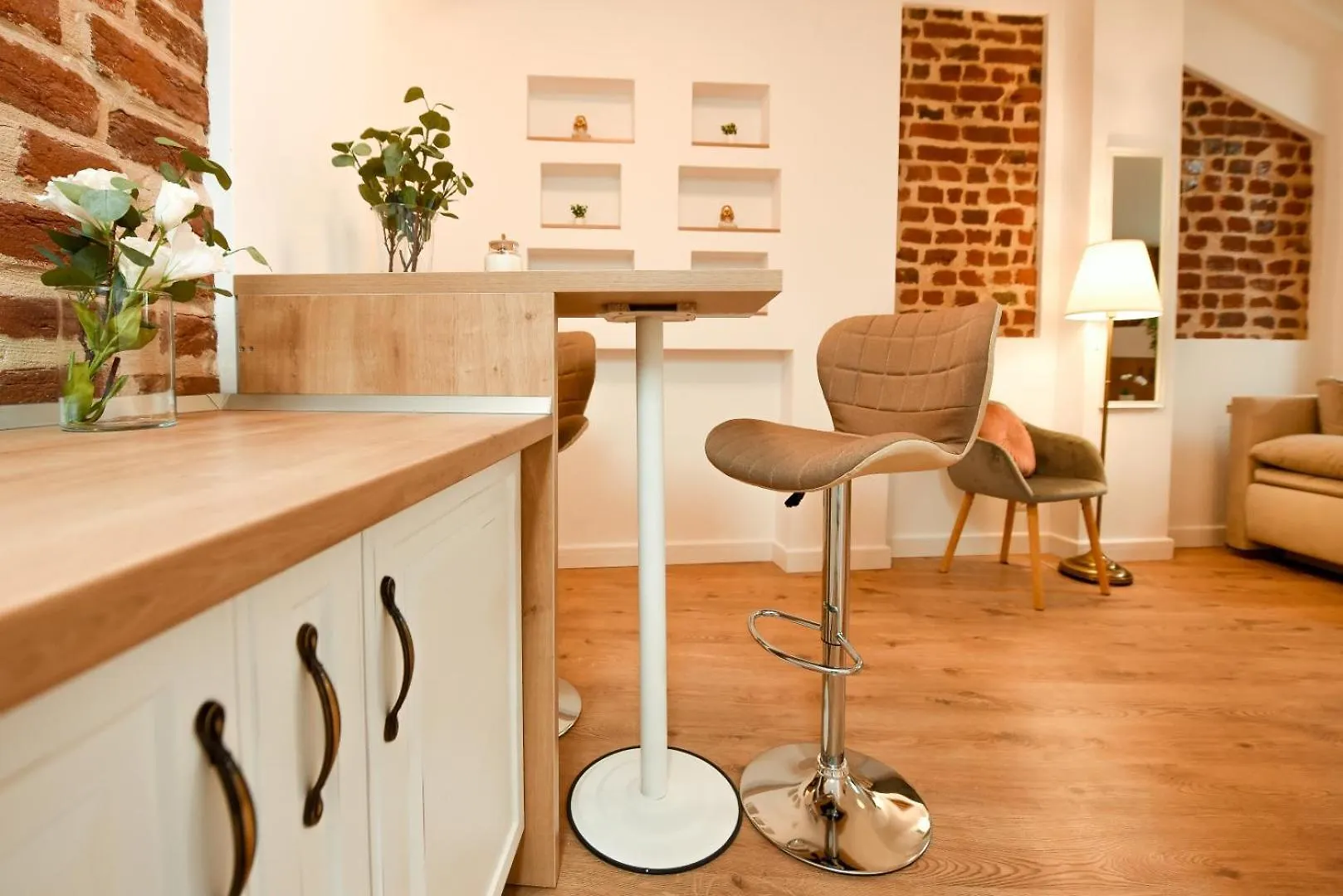 Home Away From Home - Modern & Cozy Apartments Near Vibrant Unirii Area Bucarest 0*,  Romania