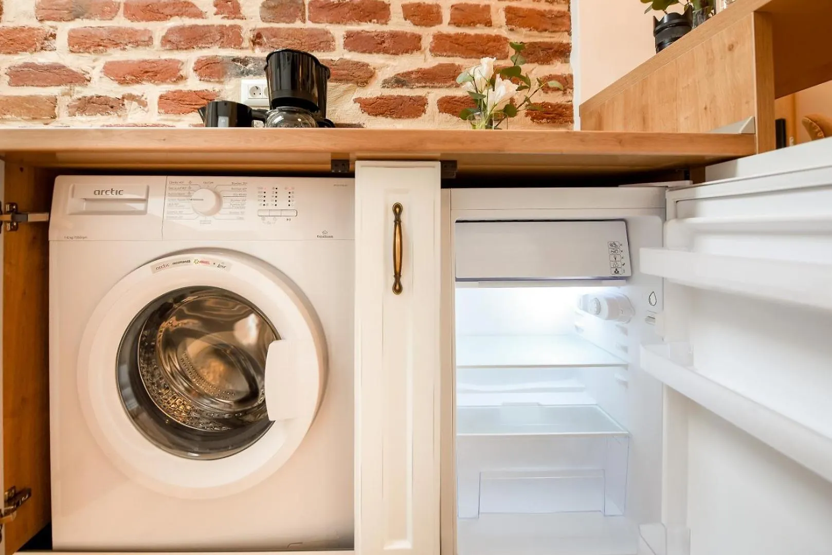 Home Away From Home - Modern & Cozy Apartments Near Vibrant Unirii Area Bukareszt