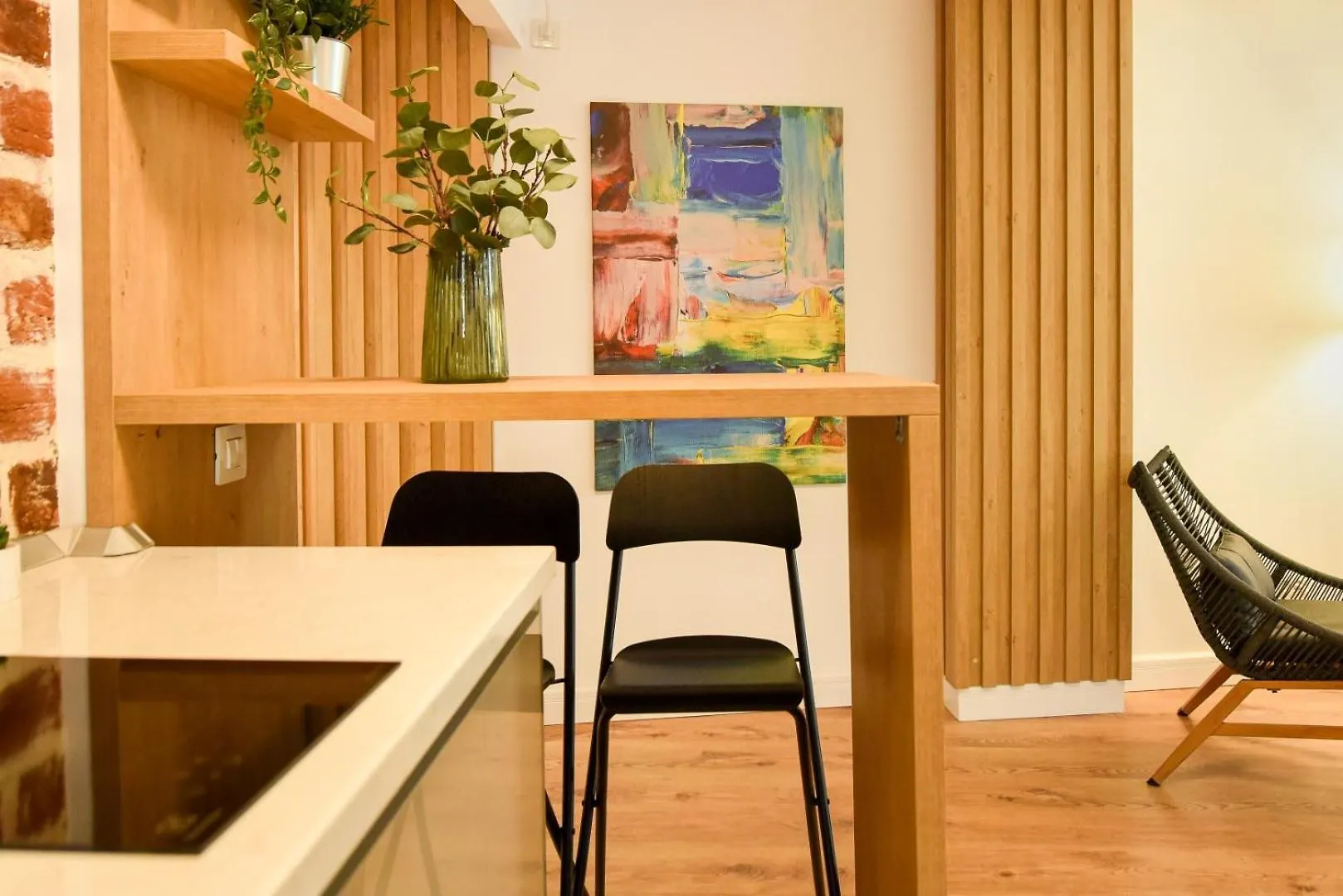 Home Away From Home - Modern & Cozy Apartments Near Vibrant Unirii Area Bucharest Romania