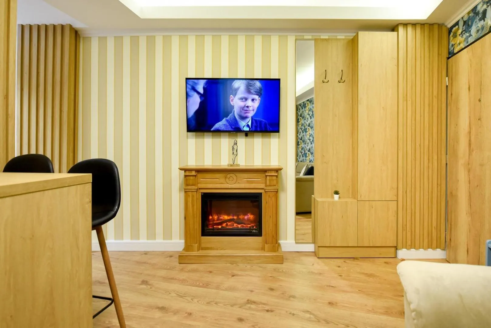 Home Away From Home - Modern & Cozy Apartments Near Vibrant Unirii Area Bucharest