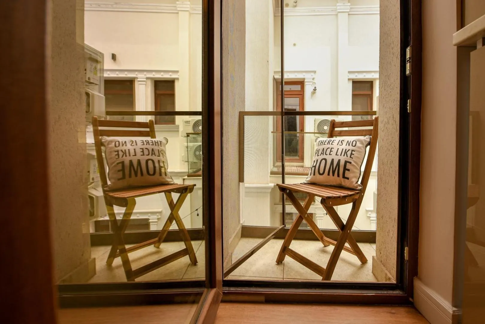 Home Away From Home - Modern & Cozy Apartments Near Vibrant Unirii Area Bucarest 0*,