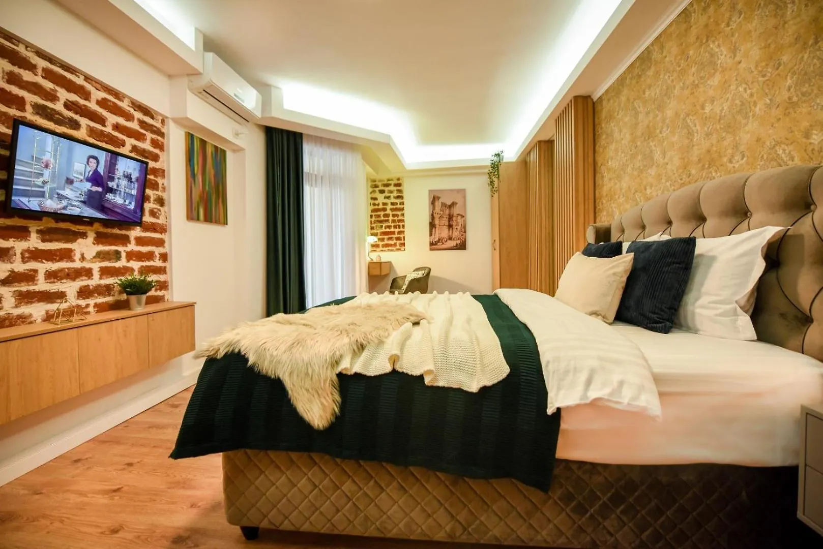 Home Away From Home - Modern & Cozy Apartments Near Vibrant Unirii Area Bucarest Romania