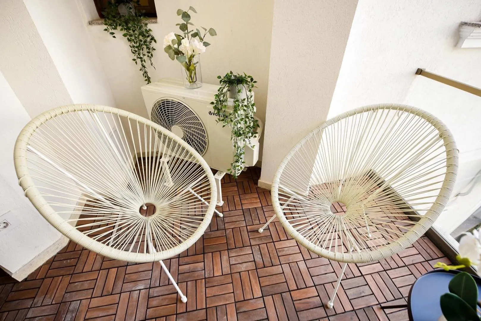 Home Away From Home - Modern & Cozy Apartments Near Vibrant Unirii Area Bucharest 0*,