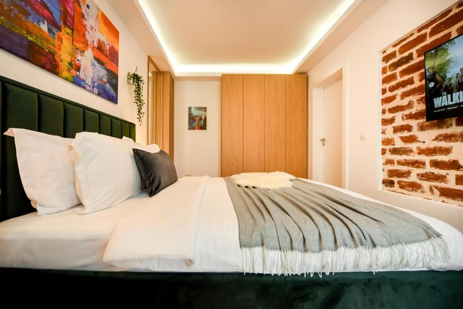 Home Away From Home - Modern & Cozy Apartments Near Vibrant Unirii Area Bucarest