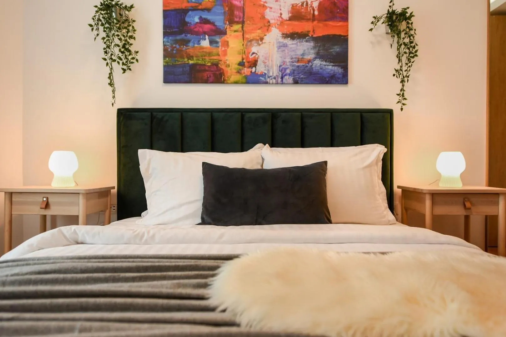 Home Away From Home - Modern & Cozy Apartments Near Vibrant Unirii Area Bukareszt