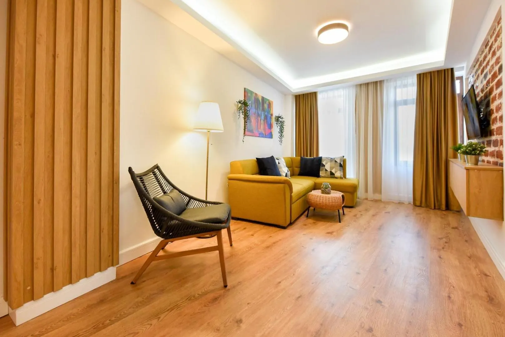 Home Away From Home - Modern & Cozy Apartments Near Vibrant Unirii Area Bucarest Romania