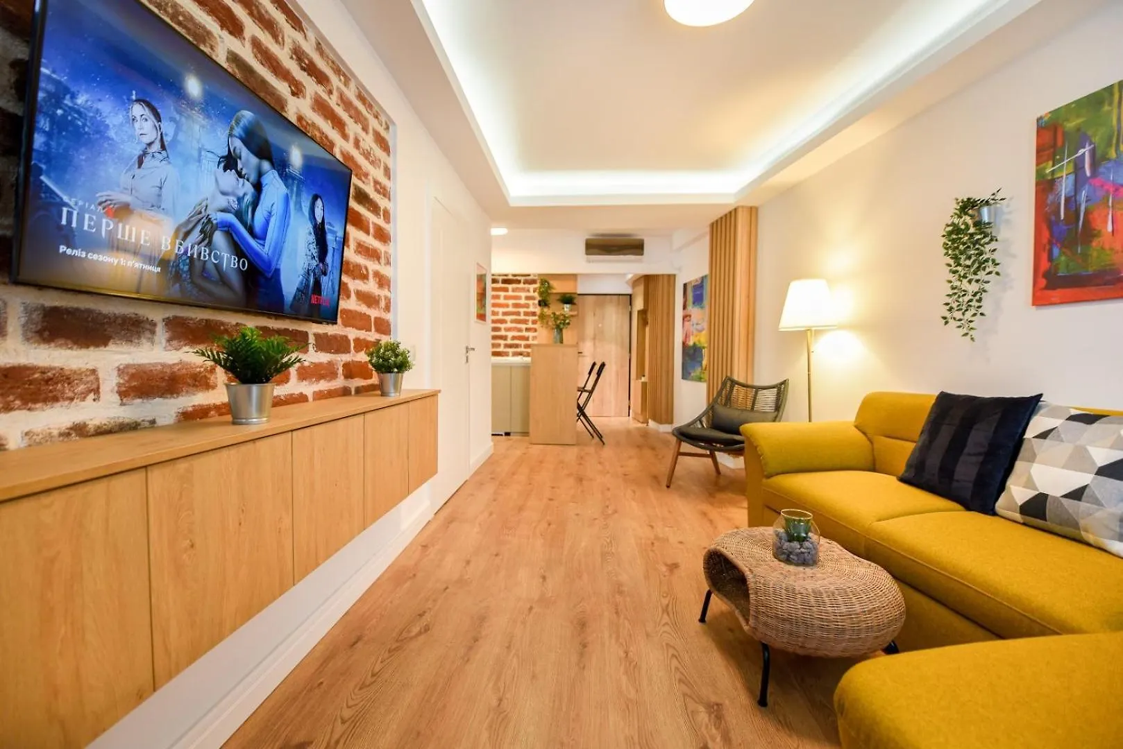 Home Away From Home - Modern & Cozy Apartments Near Vibrant Unirii Area Bucarest 0*,  Romania
