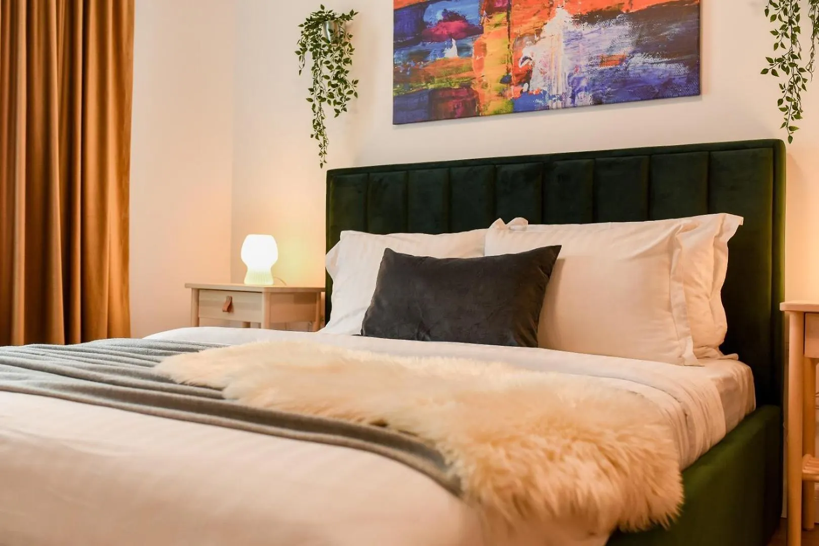 Home Away From Home - Modern & Cozy Apartments Near Vibrant Unirii Area Bucarest Romania