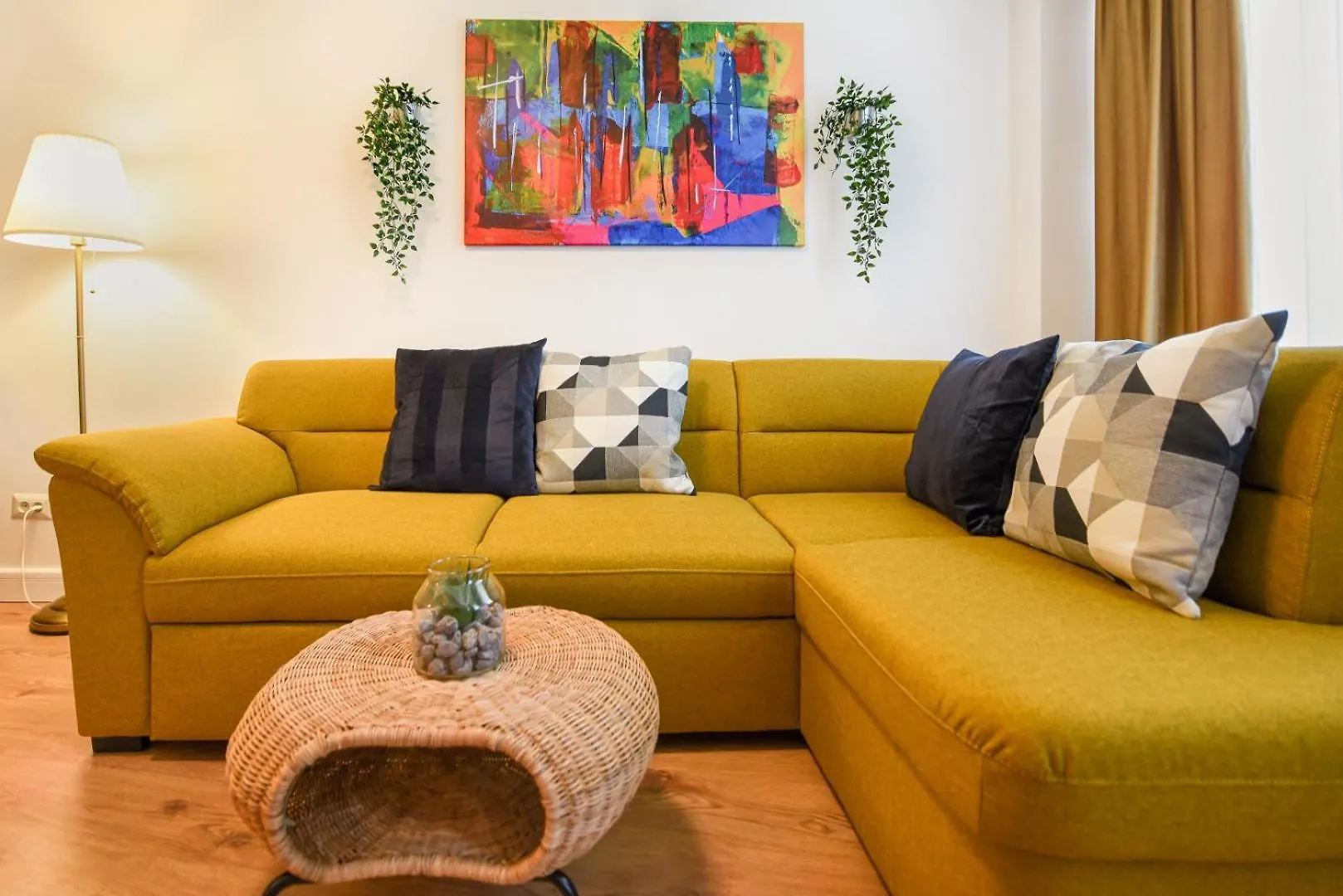 Home Away From Home - Modern & Cozy Apartments Near Vibrant Unirii Area Bukareszt