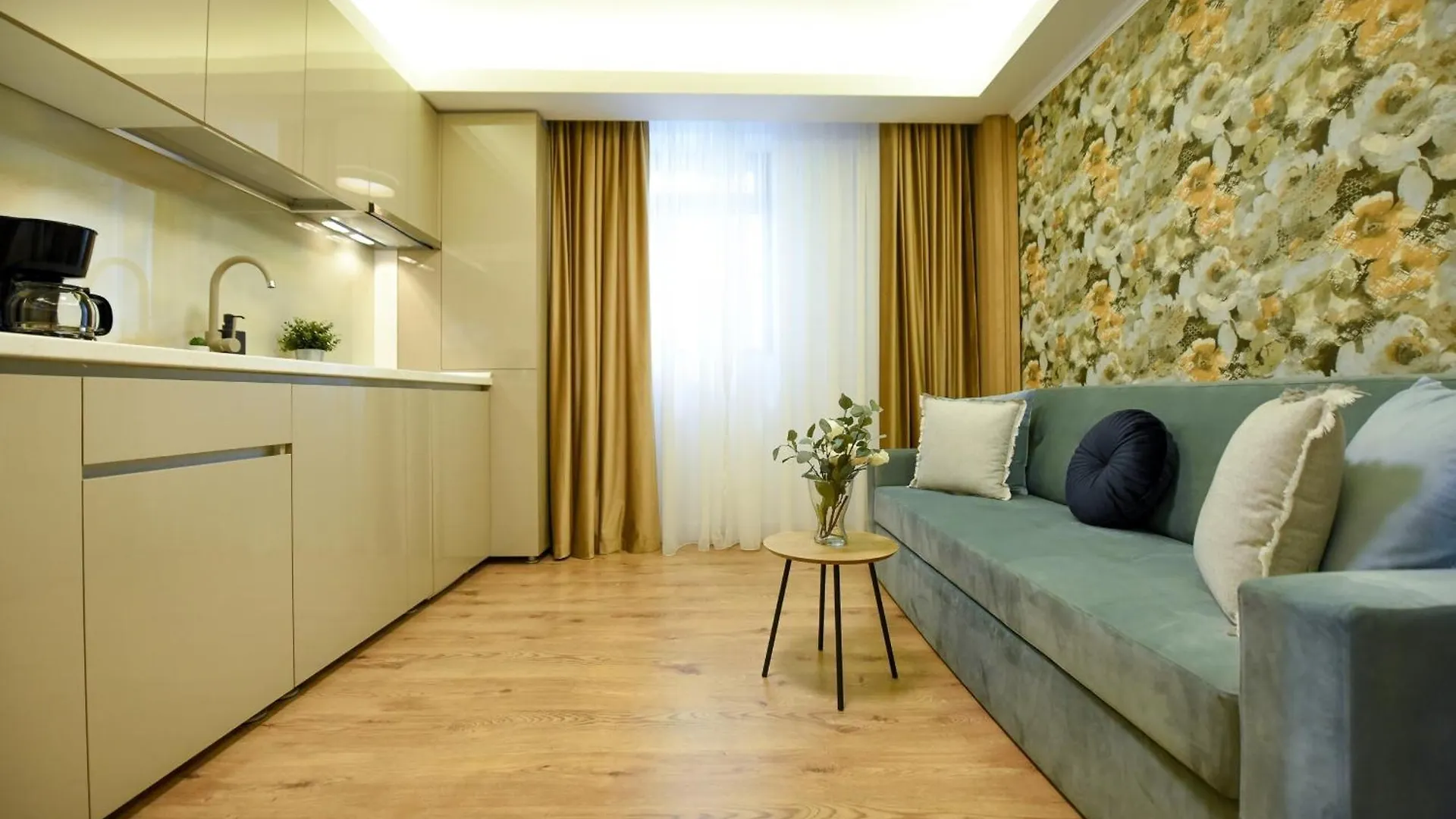 Home Away From Home - Modern & Cozy Apartments Near Vibrant Unirii Area Bucarest 0*,  Romania